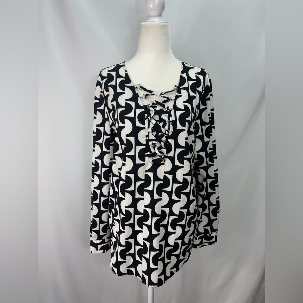 Chico’s geometric print criss cross lace up blouse Chicos size 0 women’s S/4